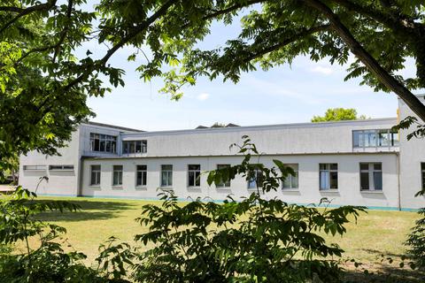 An der Hähnleiner Schule in Alsbach-Hähnlein war ein Viertklässler einen Tag potenziell infektiös.  Fotos: Torsten Boor 