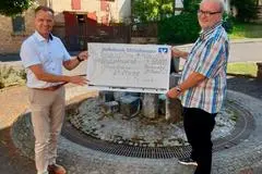 Klaus Arnold (l.) und Peter Krämer, der die Wohltätigkeit seiner Mutter weiterführen will.