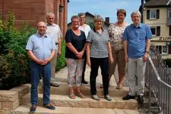 Der Vorstand des Fördervereins für Patientinnen und Patienten im Wachkoma und deren Angehörige (v.r.): Vorsitzender Rolf Klingmann, Schriftführerin Helga Gibietz, Beisitzerin Petra Niesel, Beisitzerin Inge Becker, stellvertretende Vorsitzende Rosi Wießner, Beisitzer Horst Kreiling und Kassenwart Rainer Trinks.