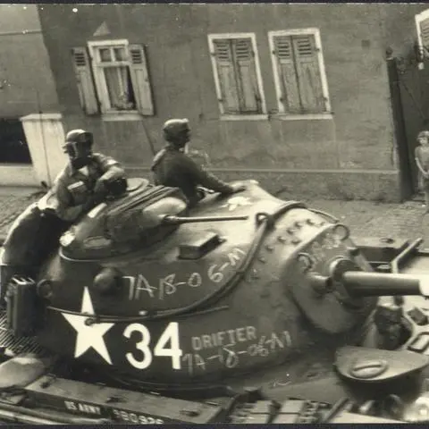 Einmarsch der US-Army 1945 in Biebesheim. Das Foto entstand in der Rheinstraße.