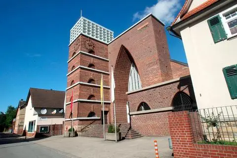 Die Pfarrei Christkönig Bischofsheim gehört zur Pfarrgruppe Mainspitze, das Foto zeigt die Christkönigkirche. Jörg Henkel/hbz