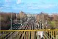Die Riedbahn soll im zweiten Halbjahr 2024 eine Generalsanierung erfahren. Dazu wird die Strecke (hier der Blick auf Gleisanlagen bei Groß-Gerau) komplett gesperrt.