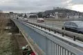 Die Ende der 1960er-Jahre errichtete Lichfieldbrücke (B 8) in Limburg soll abgerissen und neu gebaut werden; im Hintergrund ist das Krankenhaus auf dem Schafsberg zu sehen.