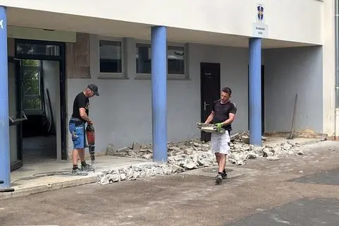 Viele Handwerker waren in den Sommerferien in Arfurt an und in der Grundschule zu Gange.