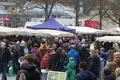 Der neu umgestaltete Marktplatz kann beim Schlendern besichtigt werden.
