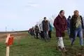 Sponsheimer Wanderung: Pfeile markieren die Außengrenzen der geplanten Erweiterungsfläche für das Gewerbegebiet Sponsheim/Grolsheim mit knapp 50 Hektar.
