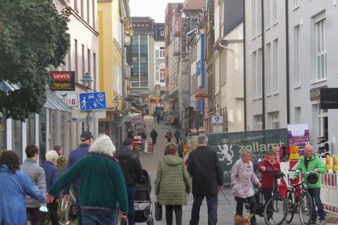 Salzstraße mit vielen Ladenwechseln, aber ohne massiven Leerstand. Die Lage ist begehrt. Foto: Christine Tscherner