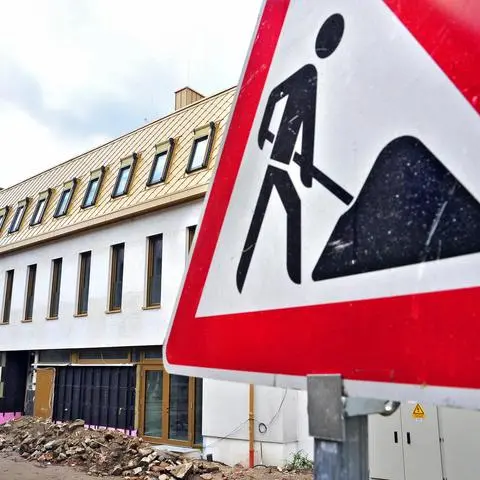 Außen ist sie schon weitgehend fertig: Die letzte Etappe ist der Innenausbau in der neuen Stadtbibliothek.