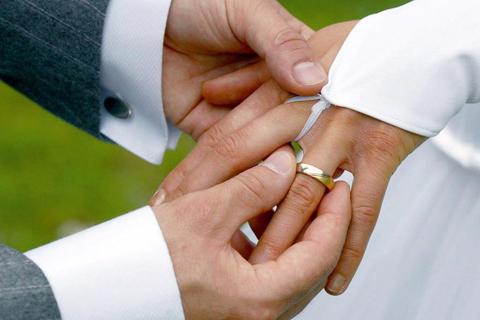 Bingen als Eldorado für Heiratswillige? Die FWG kann sich das gut vorstellen. Archivfoto: dpa   Foto: 