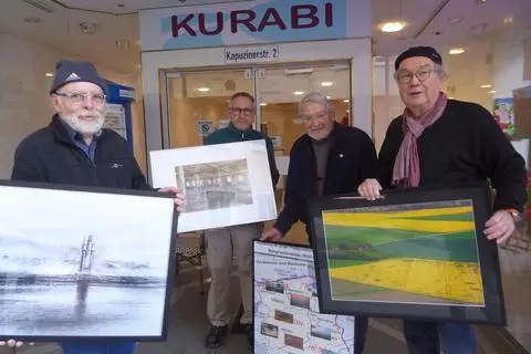 In der Ausstellung „Subjektiv durchs Objektiv“ sind Arbeiten von (v.l.) Claus Antes, Wolfgang Stwrtetschka, Wolfgang Schiwek und Ekkehard Wulff vertreten.