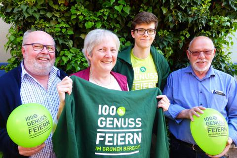 Auch sie wollen im „grünen Bereich“ feiern (v.l.): Hartmut Zielke, Martina Krayer, Tristan Pasch und Wolfgang Weber. Foto: Sören Heim
