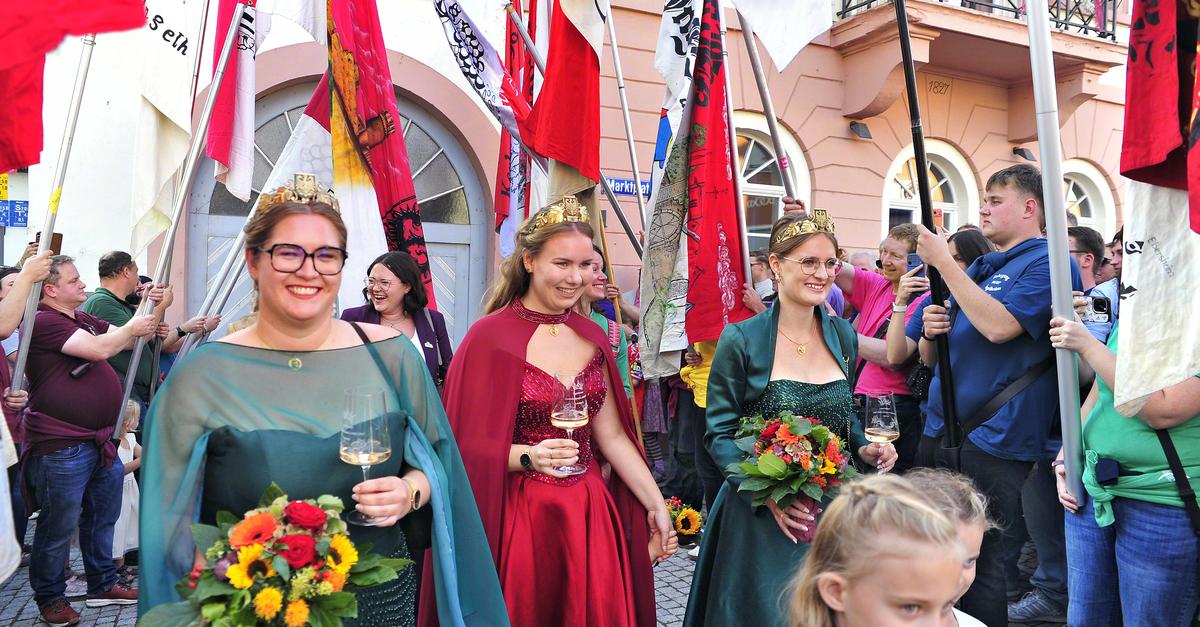 Das 80. Ingelheimer Rotweinfest ist eröffnet: Rebekka I. ist neue ...