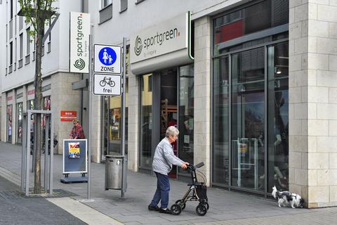 Das Geschäft "Sportgreen" an der Ecke Binger Straße/Friedrich-Ebert-Straße ist seit Donnerstag geschlossen. Grund ist die Insolvenz des Sportgeschäft-Filialisten, der Kiegele Handelsgesellschaft mbH aus Geisenheim.