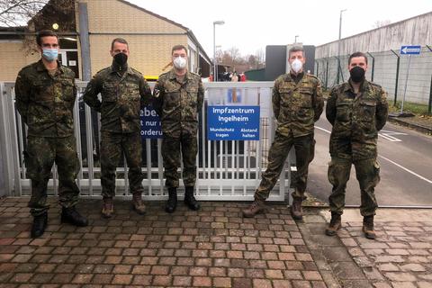 Fünf Bundeswehrsoldaten sind im Mainz-Binger Impfzentrum im Einsatz. Foto: Kreisverwaltung/Mathias Hirsch