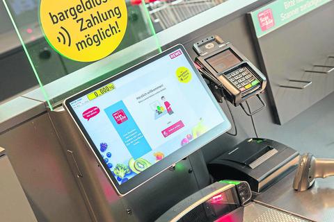 Viele Supermärkte setzen auf Selbstscan-Kassen – auch, um ihren Kunden lange Warteschlangen zu ersparen. Torsten Gutschalk (Archiv