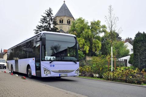 Aktuell fallen täglich noch rund 80 KRN-Fahrten aus – hier zu sehen ist ein Bus im Ingelheimer Stadtteil Großwinternheim.