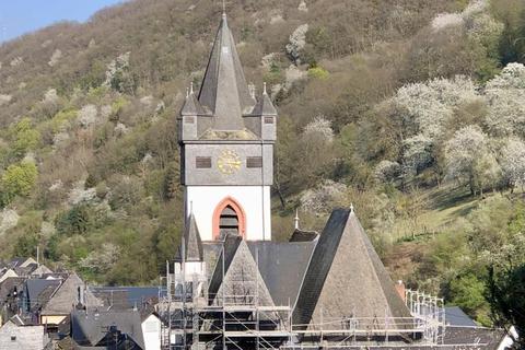 Das Dach der St. Anna-Kirche ist marode. Das Gerüst zur Sanierung steht bereits. Foto: Evangelische Kirchengemeinde Vierthäler