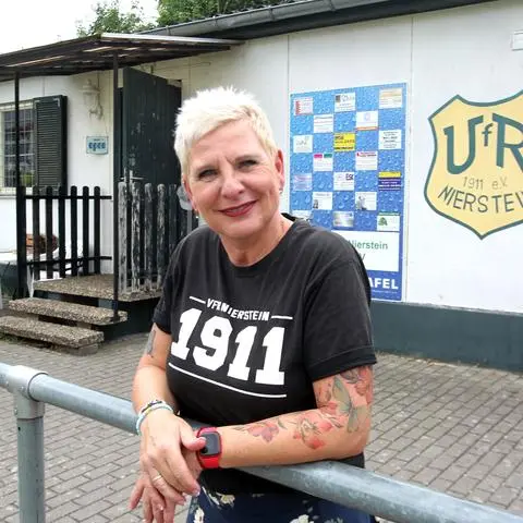 Ines Schmidt hat bereits viele Jahre Erfahrung in der Gastronomie gesammelt. In der Vereinsgaststätte des VfR Nierstein, dem "Heisje" macht sie sich nun erstmals als Wirtin selbstständig.