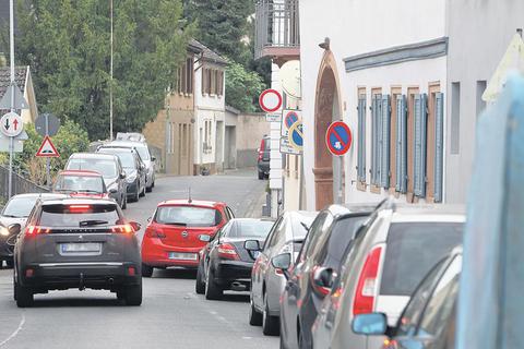 Problem Parkplatzsuche: Das Anwohnerparken wird neu geregelt. Die Entscheidung fällt im Stadtrat. Foto: hbz/Jörg Henkel