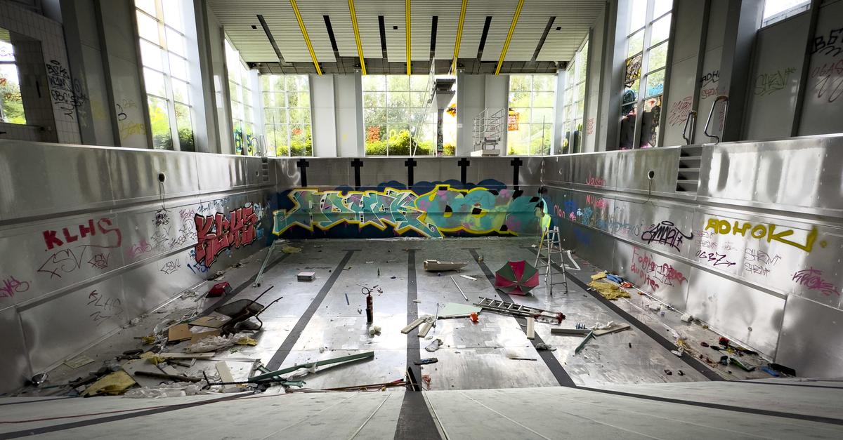 Lost Place: So sieht es in Oppenheims altem Hallenbad aus