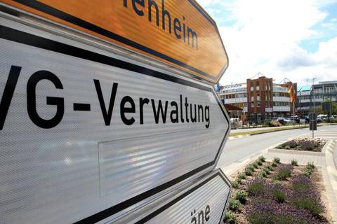 Hinweisschild auf die Verwaltung der Verbandsgemeinde Rhein-Selz. Archivfoto: hbz/Jörg Henkel 