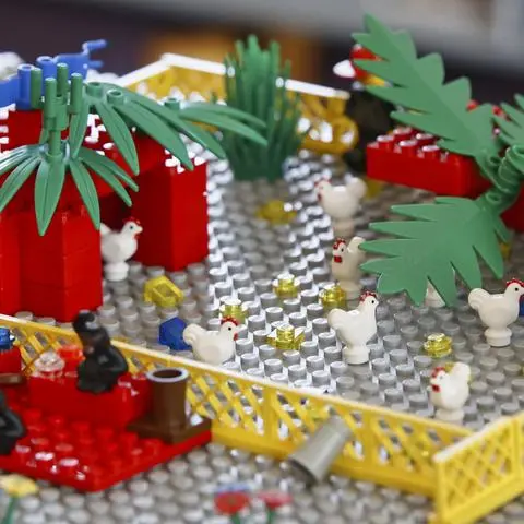 Bei der Freien evangelischen Gemeinde Bad Endbach erschaffen Kinder mit Lego-Steinen kreative Bauwerke.