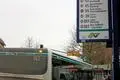 Busbahnhof am Gladenbacher Marktplatz. Von dort aus geht es nun mit den Fahrzeugen der sogenannten X-Linie schnell nach Herborn.