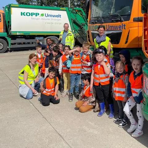 Kinder aus der Kita Spatzennest waren zu Besuch bei der Firma Kopp in Kemel