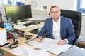 Angekommen am neuen Arbeitsplatz ist der 37-jährige Bürgermeister Patrick Berghüser.