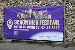 Bunt soll es nicht nur auf den Bannern zugehen beim Schön Hier Festival.