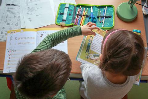 Achtsamkeit kann auch die zentralen Denkfähigkeiten von Kindern verbessern, so wird die Aufmerksamkeit erhöht und das Arbeitsgedächtnis profitiert ebenso.
