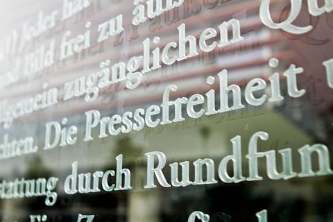 Der Artikels 5 des Grundgesetzes schützt die Meinungs- und Pressefreiheit in Deutschland. 