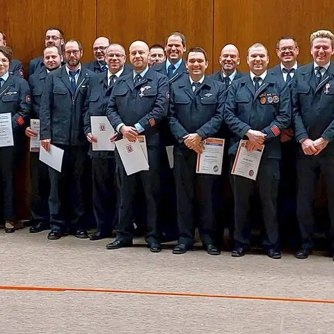 Das sind die geehrten und beförderten Mitglieder der Feuerwehr Greifenstein.