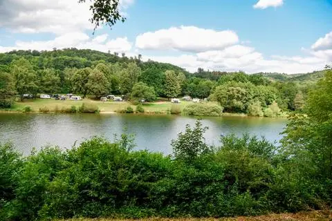 Die Gemeinde Greifenstein – hier der Campingplatz an der Ulmbachtalsperre – schließt sich einem Zweckverband des Lahn-Dill-Kreises zur Gewässerunterhaltung und zum Hochwasserschutz an. (Archiv) 