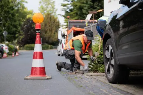 Unkraut zupfen und Hecke schneiden: Das gehört unter anderem zu den täglichen Aufgaben der Kolonne „Altstadt“ des Wetzlarers Stadtbetriebsamtes. 