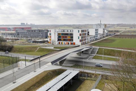 Die Beschlussvorlage über die Änderungen im Bauleitverfahren zur Hochschulerweiterung zwischen Eugen-Salomon-Straße und Koblenzer Straße wurde am Ende in den Stadtrat durchgewunken.        