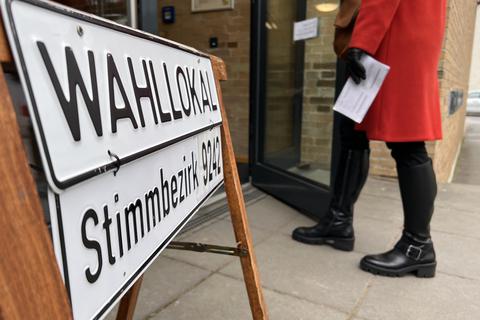 Ein Wahllokal in der Oberstadt für die OB-Stichwahl in Mainz.