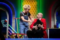 "Kita-Kati" Katharina Greule und der verängstigte "kleine" Olaf.