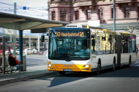 Bus- und Straßenbahnfahren wird vor allem für Pendler auch in Mainz ab Mai mit dem Deutschlandticket deutlich günstiger. 