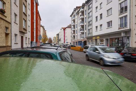 Die Wallaustraße taucht als neue Idee für eine Straßenbahnstrecke durch die Neustadt auf. Archivfoto: Harald Kaster