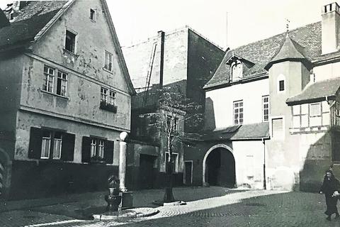 Der Mauritzenplatz mit der Rückseite des „Römischen Kaiser“, also Blick zur Grebenstraße.Bild: Sammlung Michael Bermeitinger 