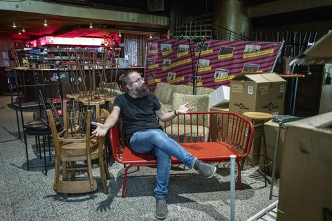 Norbert Schön vom "schon schön" in Mainz freut sich darauf, seinen Club endlich wieder öffnen zu können. Dennoch seien vorab noch viele Fragen zu klären. Archivfoto: hbz / Stefan Sämmer