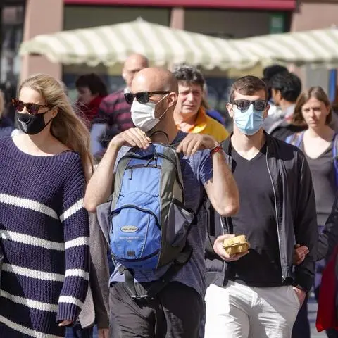 Statt wie zuvor auf dem gesamten Wochenmarkt gilt die Maskenpflicht ab sofort nur noch direkt an Ständen.
