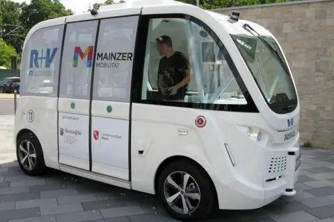 Ein selbstfahrender Elektrokleinbus. Foto: dpa 