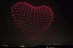 Erstmals bietet die Limburger Firma "Showmatrix" in Mainz eine Drohnenshow zum Abschluss der Johannisnacht in Mainz an.