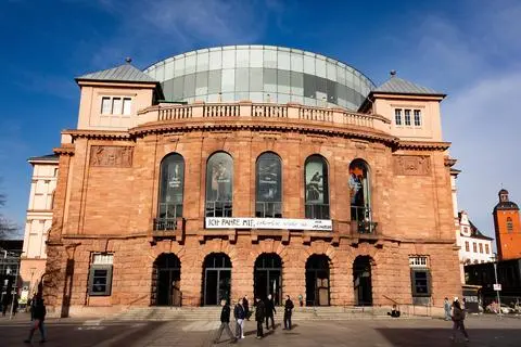 „hop on“ im Staatstheater Mainz: Programm für junge Leute ist ...