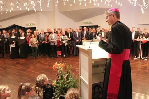 Bischof Peter Kohlgraf spricht von einem arbeitsreichen Jahr, das vor den Katholiken im Bistum liegt. Foto: Bistum Mainz/Tobias Blum