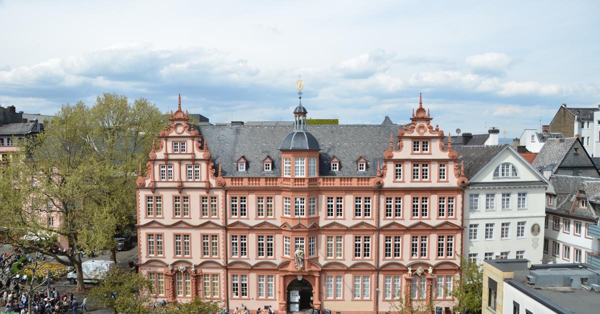 Baustelle am Mainzer Gutenberg-Museum: Bäume müssen weichen