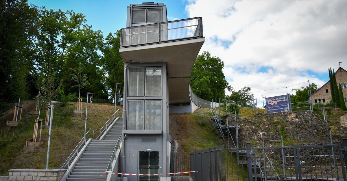 Frisch eingeweihter Aufzug am Römischen Theater in Mainz war mehrfach ...