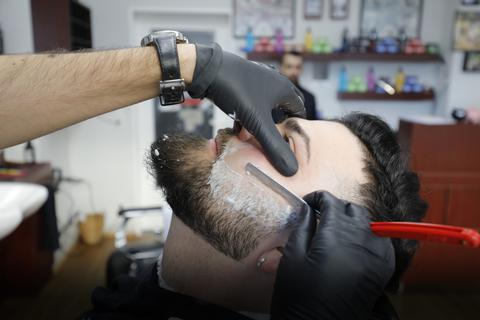 In Barbershops wird mit dem Rasiermesser gearbeitet. Foto: Harald Kaster